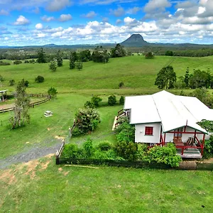 Farm stay Noosa Pomona Retreat 